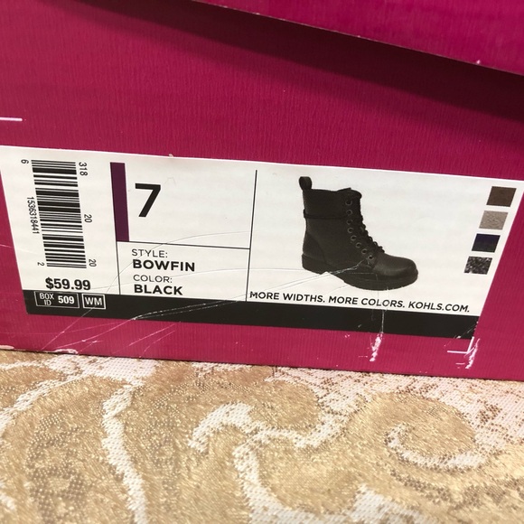 Ladies lace up boots. Long zipper for easy off and on . Very sturdy - Picture 3 of 3